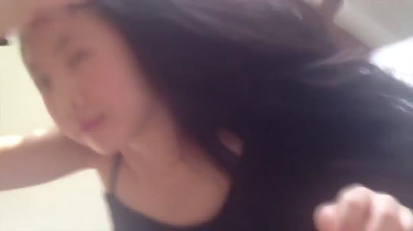 早晨刚刚睡醒的素颜湖南美丽妹子丽华吃洋男友的大鸡巴津津有味720P高清